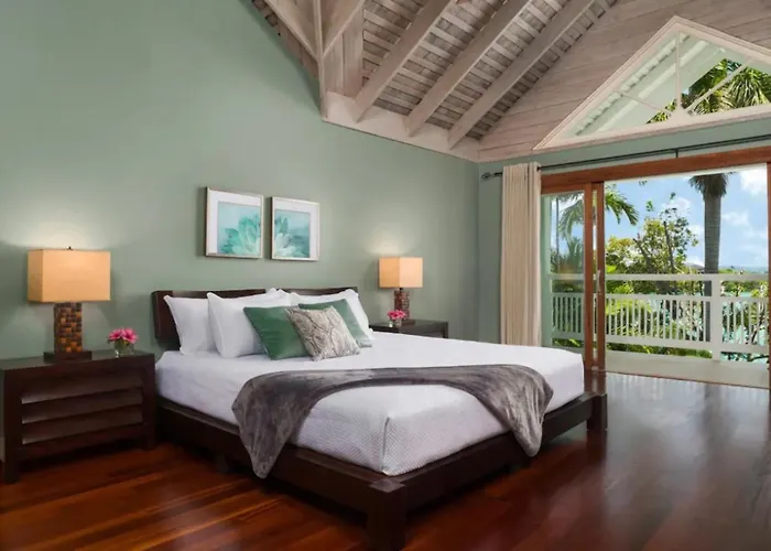 Luxurious In Jamaica Apartment *